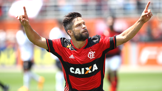 Flamengo vence Figueirense  e segue na cola do Palmeiras