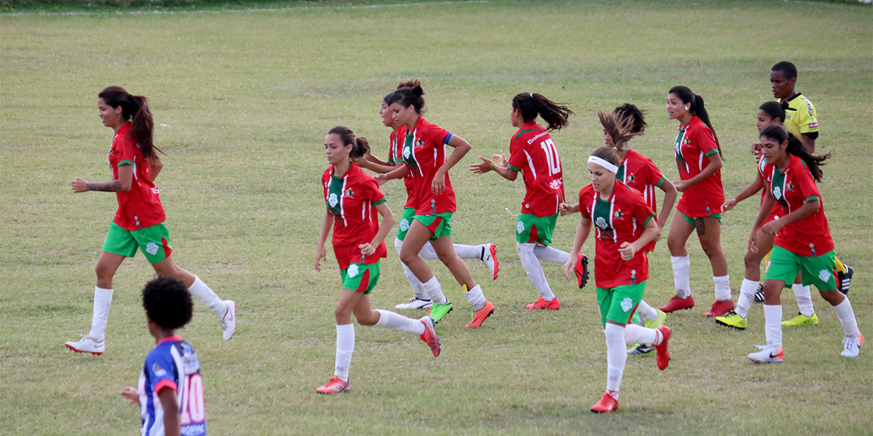 Jogadoras do Dimensão comemoram gol na vitória sobre o Jaciobá

Créditos: Fagno Pinto