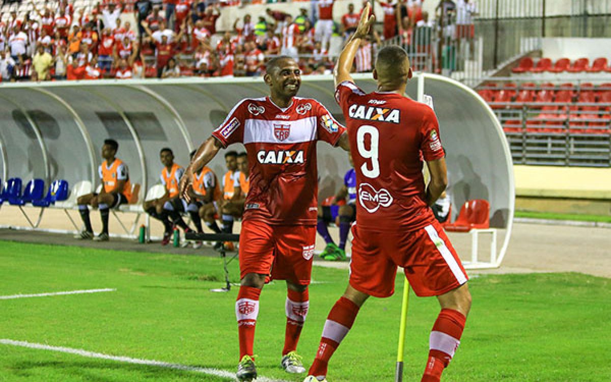 Maceió, 12 de maio de 201
Lance do jogo entre CRB e Ceará, partida válida pela 1ª rodada do Campeonato Brasileiro, da Série B, realizada no Estádio Rei Pelé, Alagoas - Brasil.
Foto: Ailton Cruz
Foto: Ailton Cruz
