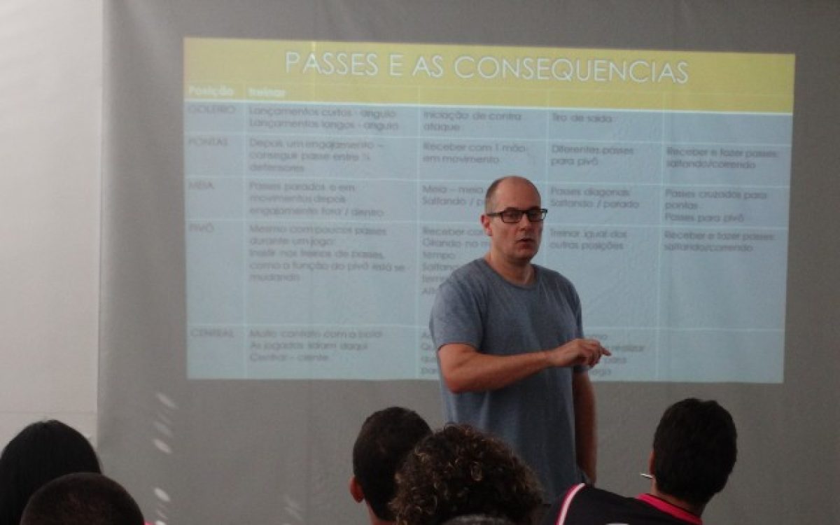 TÉCNICO DA SELEÇÃO MINISTRA CURSO EM MACEIÓ