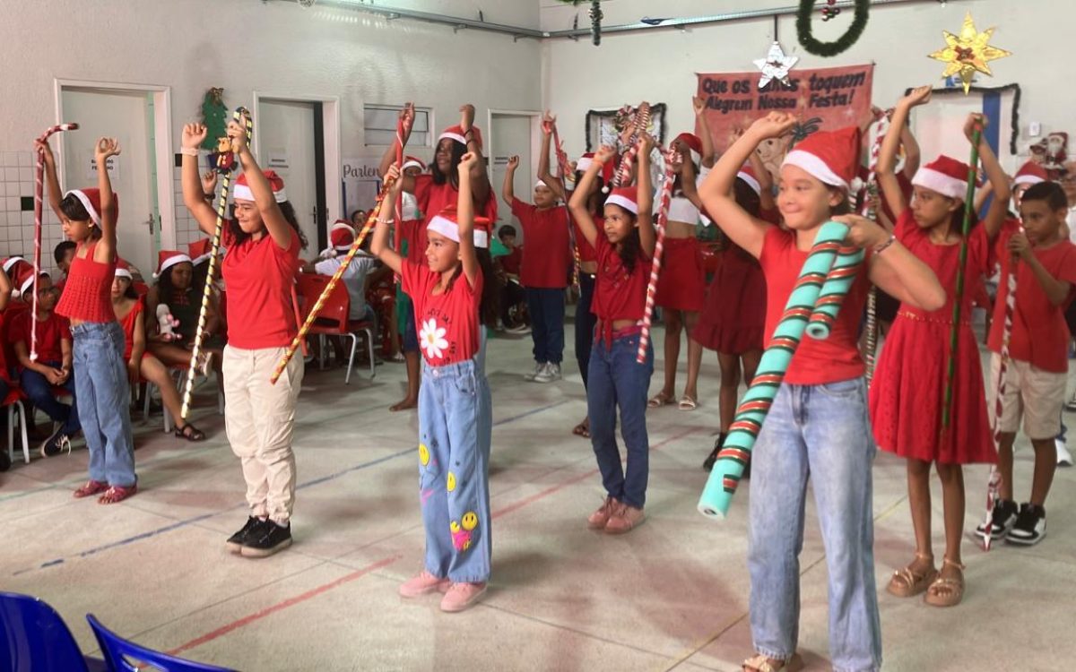 Escola municipal realizada festa natalina