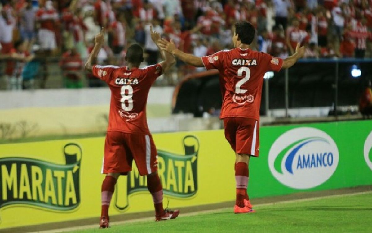 Danilo Pires comemora segundo gol do CRB no Rei Pelé (Foto: Ailton Cruz )