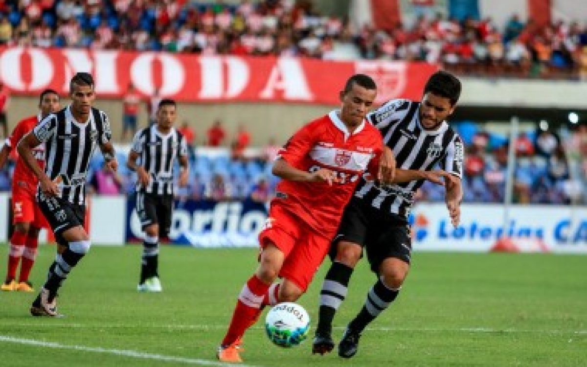 Maceió, 21 de maio de 2016
Lance do jogo entre CRB e Ceará, válida pela 2º segunda rodada da Campeonato Brasileiro da Série B, realizado no Estádio Rei Pelé, em Maceió. Alagoas - Brasil.
Foto: Ailton Cruz