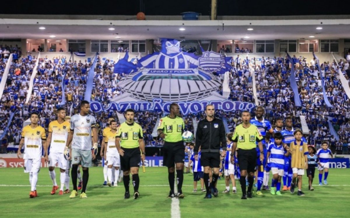 CSA EMPATA E DECIDE TÍTULO DA SÉRIE D FORA DE CASA