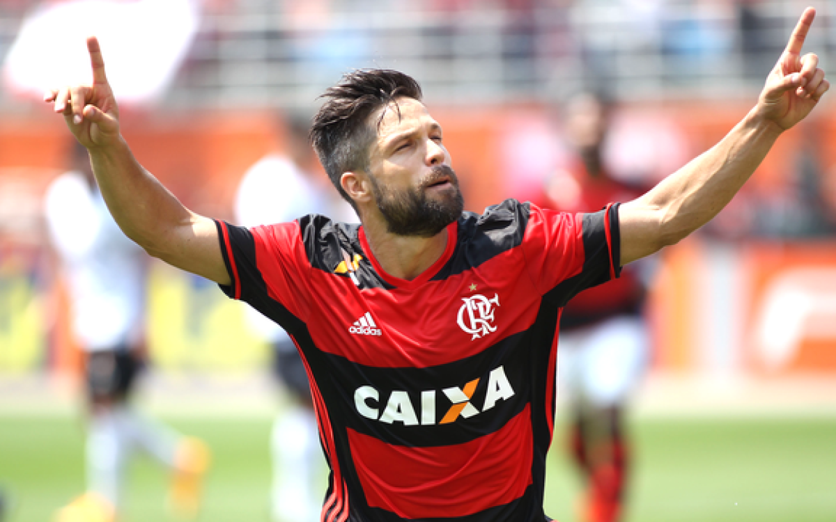 Flamengo vence Figueirense  e segue na cola do Palmeiras