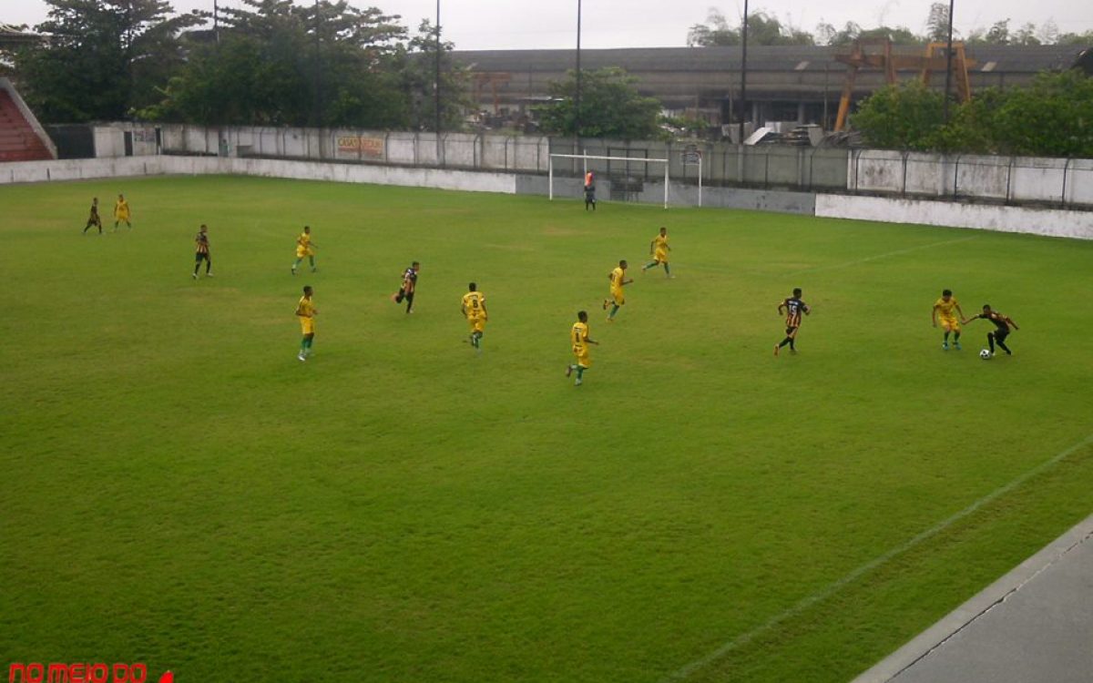 FUTEBOL DE BASE: SANTA CRUZ GOLEIA O COMERCIAL