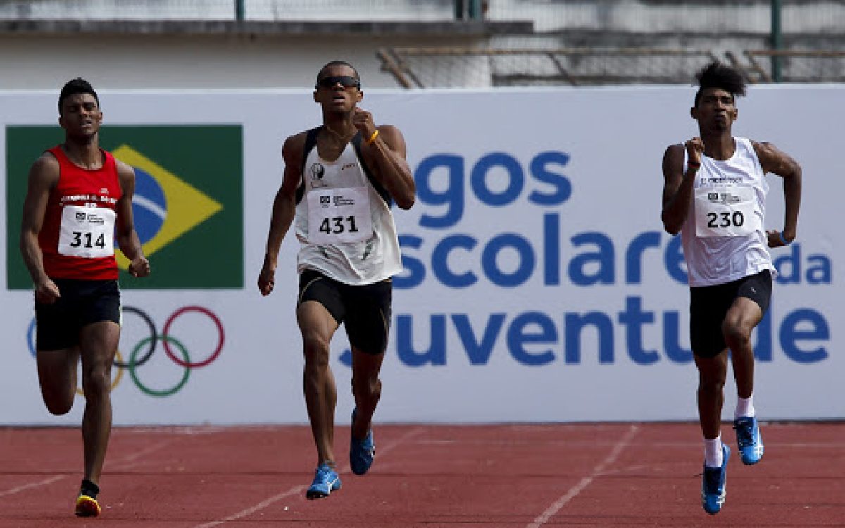 MARINGÁ / PARANÁ - 14.11.2015 - Jogos Escolares da Juventude Londrina  2015 - Etapa 15 a 17 anos. Provas de atletismo na pista do Estádio Willye Davids, em Maringá. © Washington Alves/Exemplus/COB