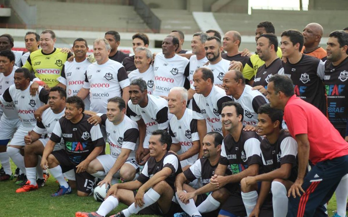 Jacozinho e Zico se reencontram em jogo beneficente